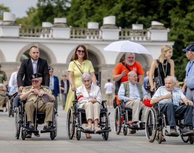 Zwiedzanie: Dowództwo Garnizonu Warszawa i Grób Nieznanego Żołnierza